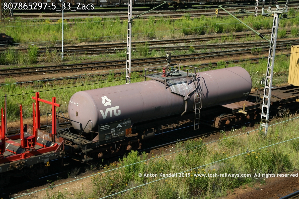 807865297-5_33_Zacs.jpg